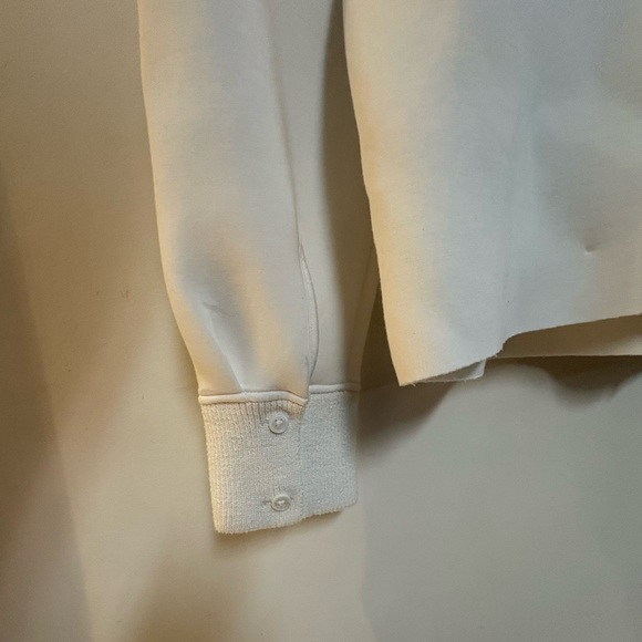 DH New York Button Down Fleece Sweater
Upscale brand - Picture 8 of 9